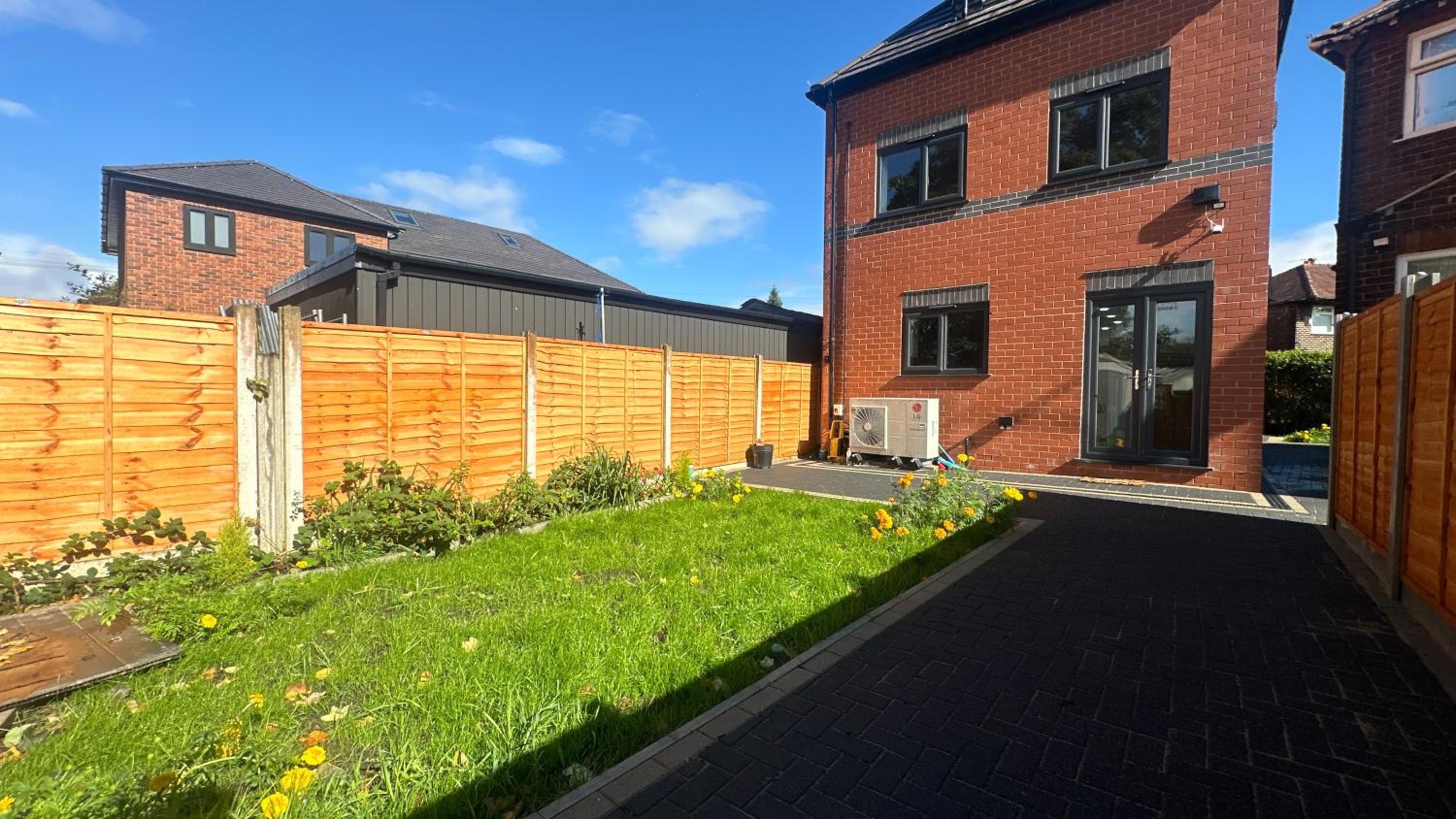 4br-7guests-freeparking-garden-nearmanchester view 5