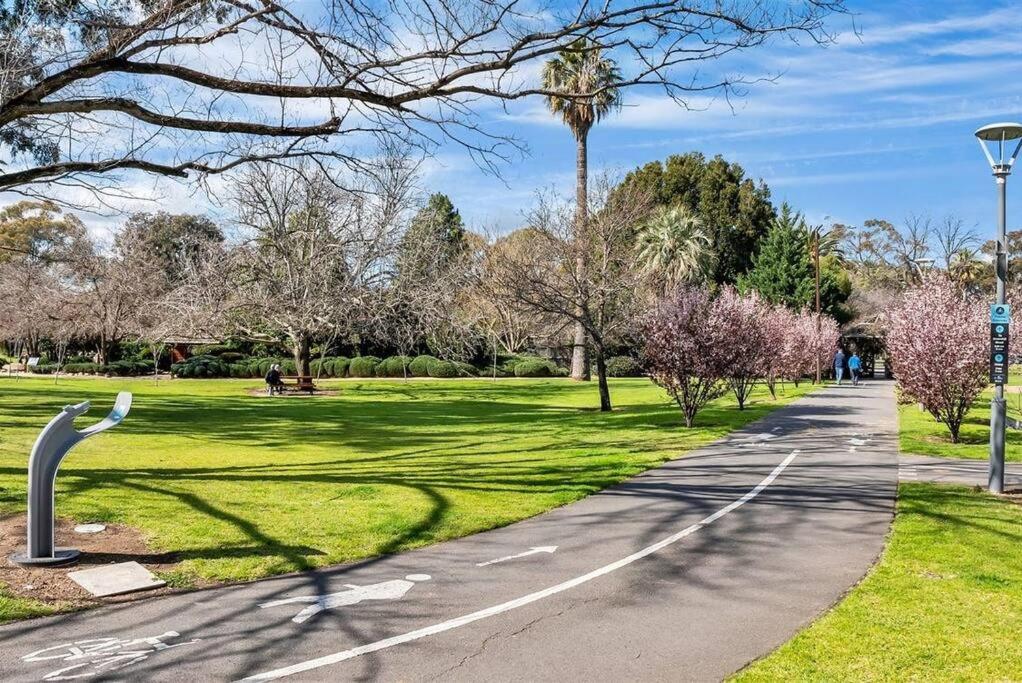 Relaxing park view 2 bedrooms apartment Free Wi-Fi