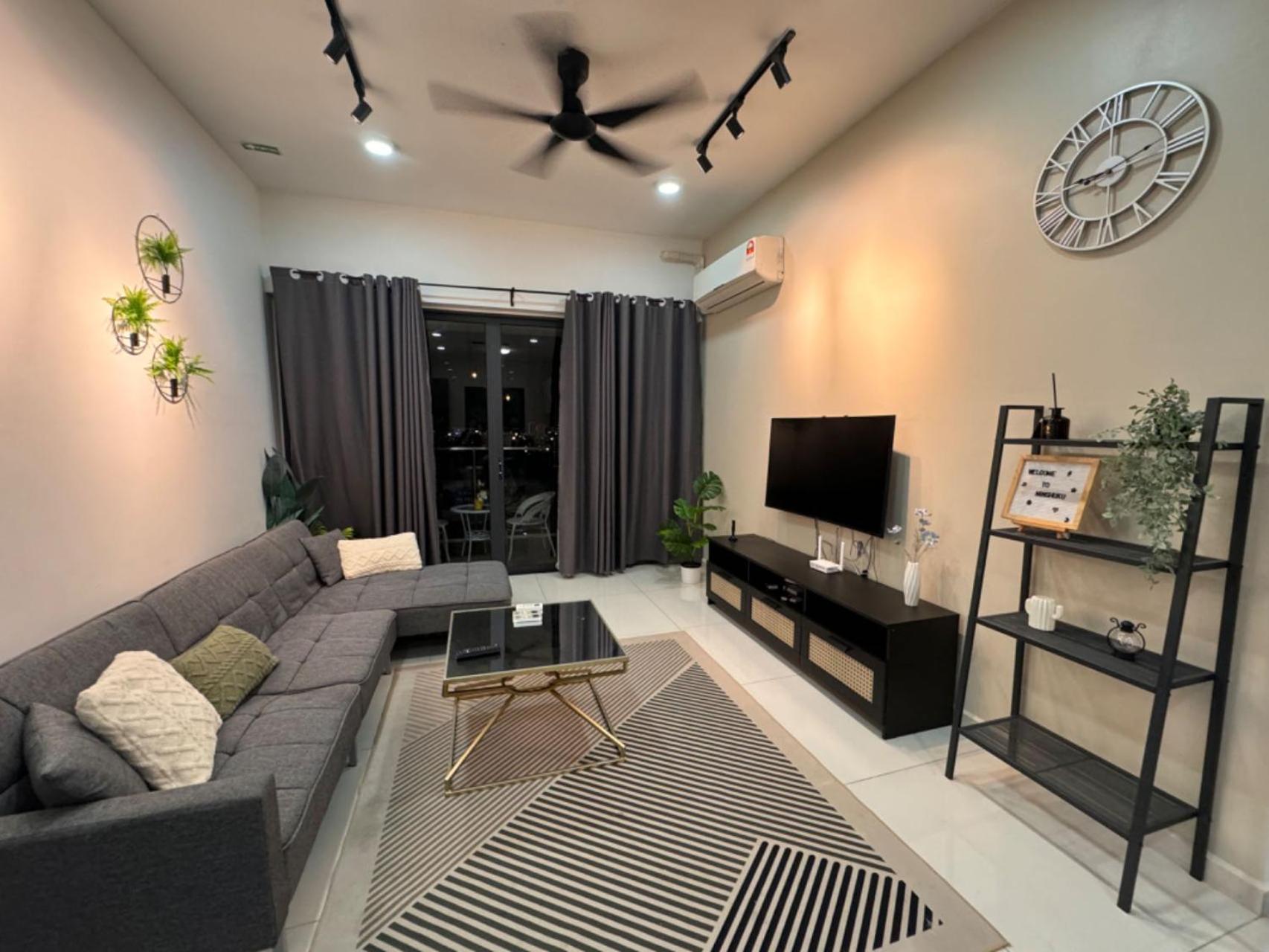 Wind Serenity at Country Garden Danga Bay with 2CarParks FOC Netflix Access and YouTube Premium 3Beds3Bath for 6-13pax by Minshuku