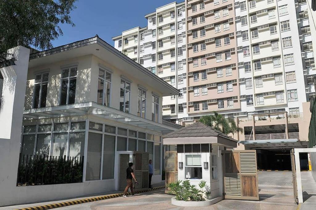 2BR Fully furnished Condo in Makati, Mandaluyong view 4