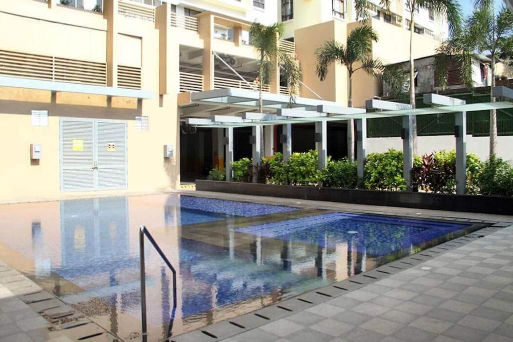 2BR Fully furnished Condo in Makati, Mandaluyong view 3