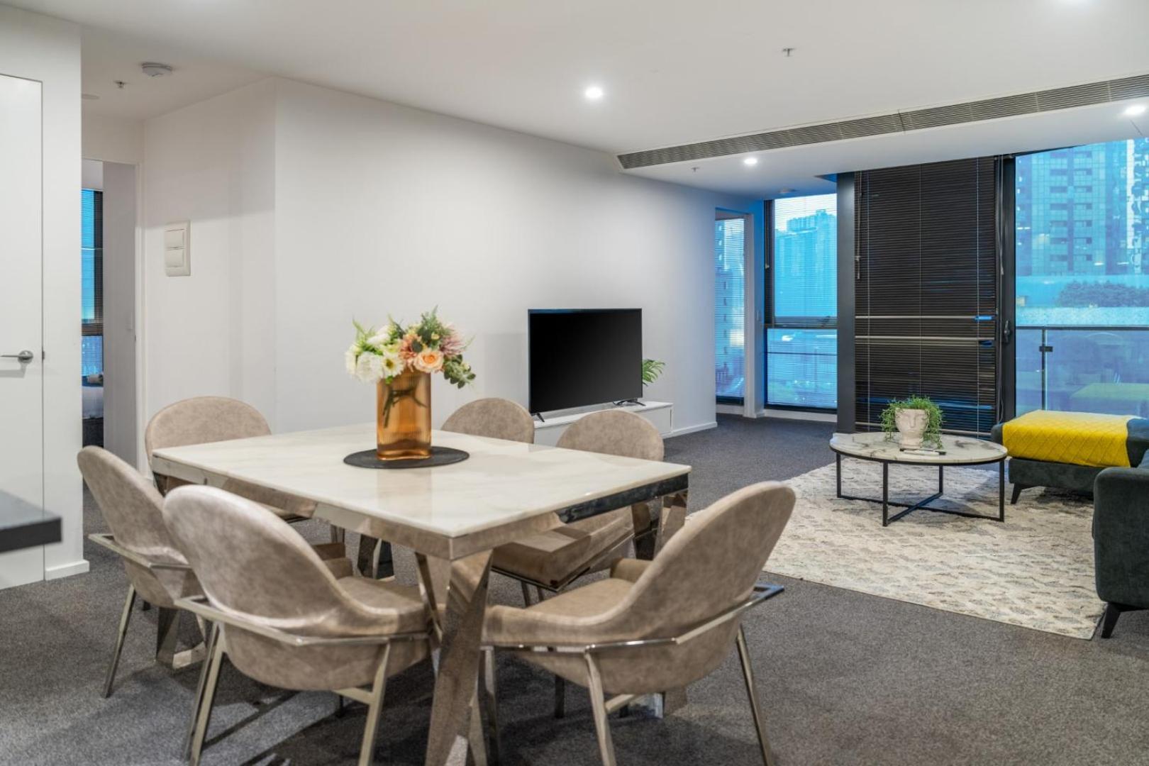 Mega Style Apartments Southbank Grand