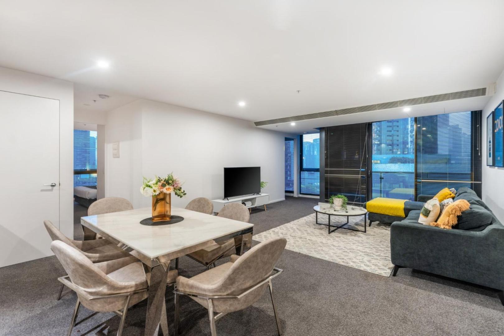 Mega Style Apartments Southbank Grand
