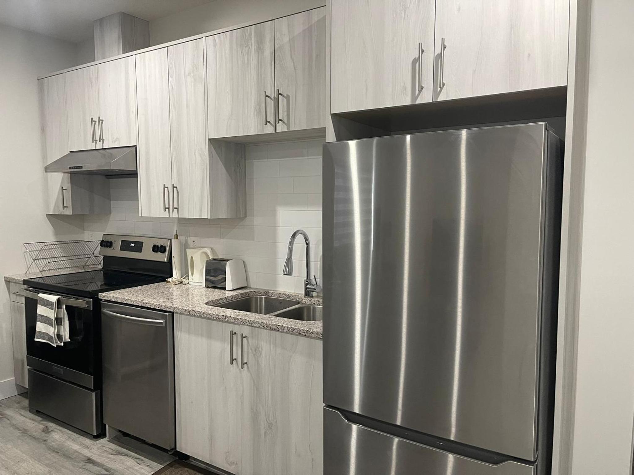 Brand-new three bedroom guest suite in the desirable neighbourhood