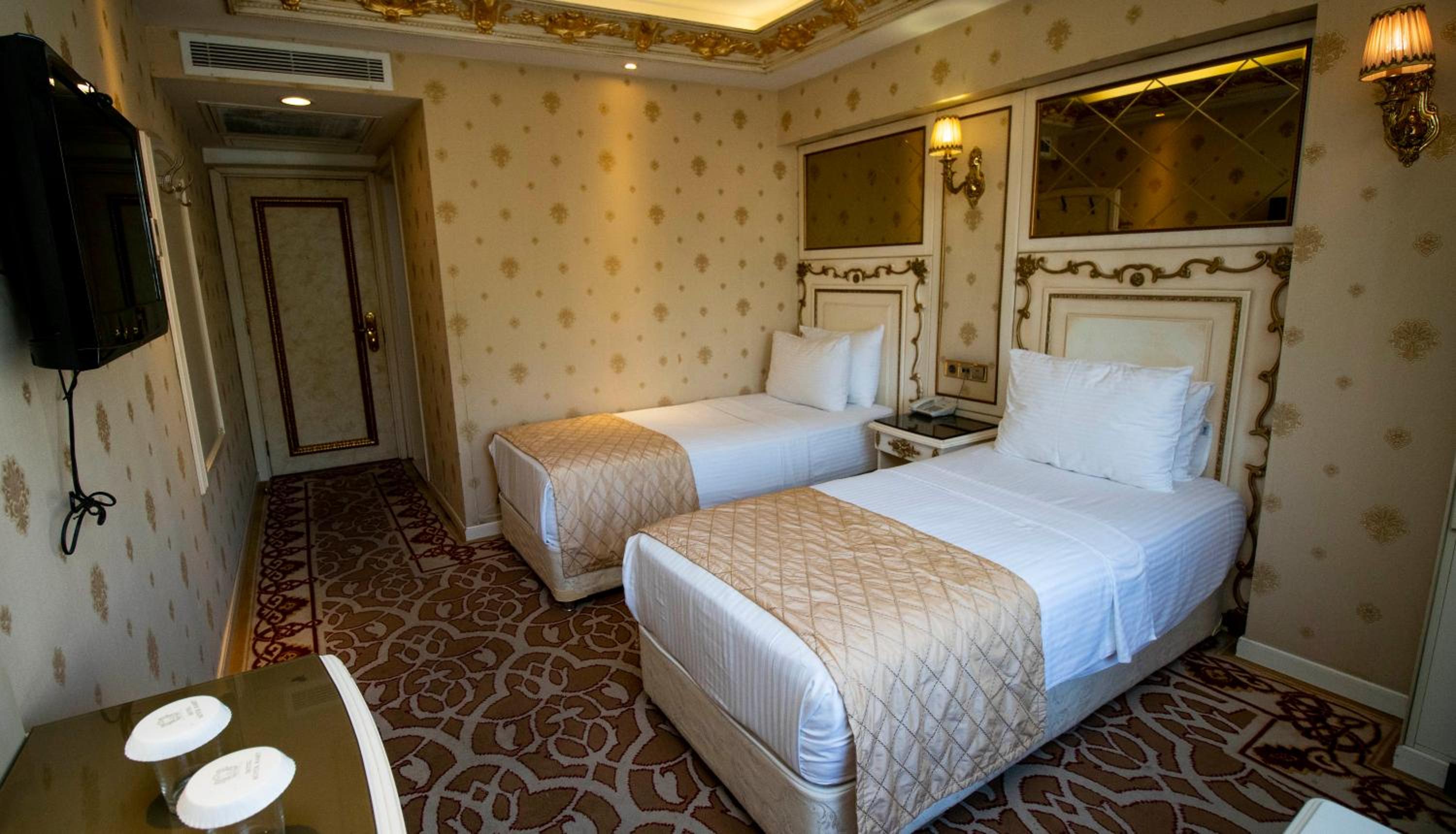 Hotel Buyuk Hamit becomes Buyuk Hamit Otel. - Image 24