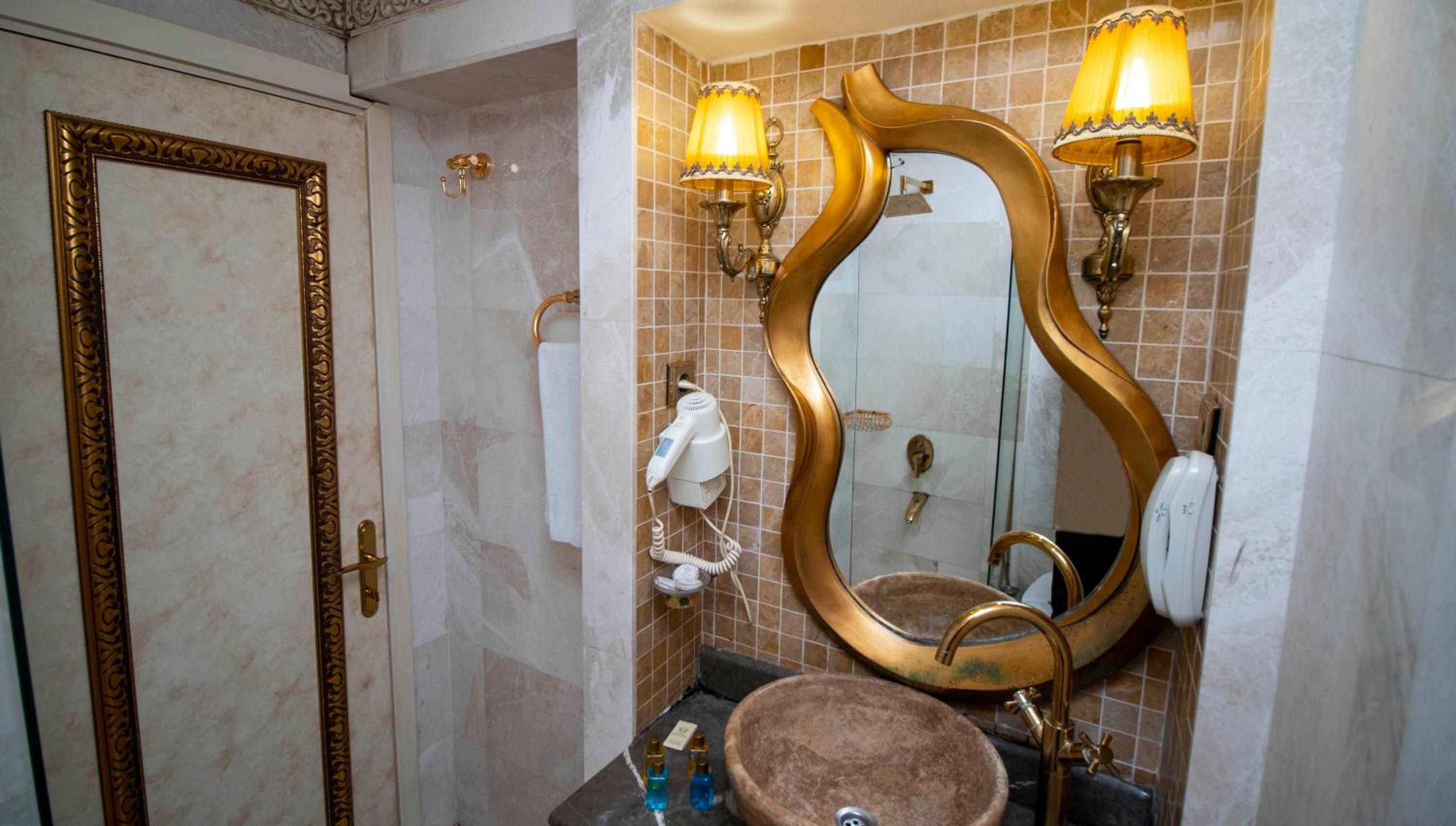 Hotel Buyuk Hamit becomes Buyuk Hamit Otel. - Image 28