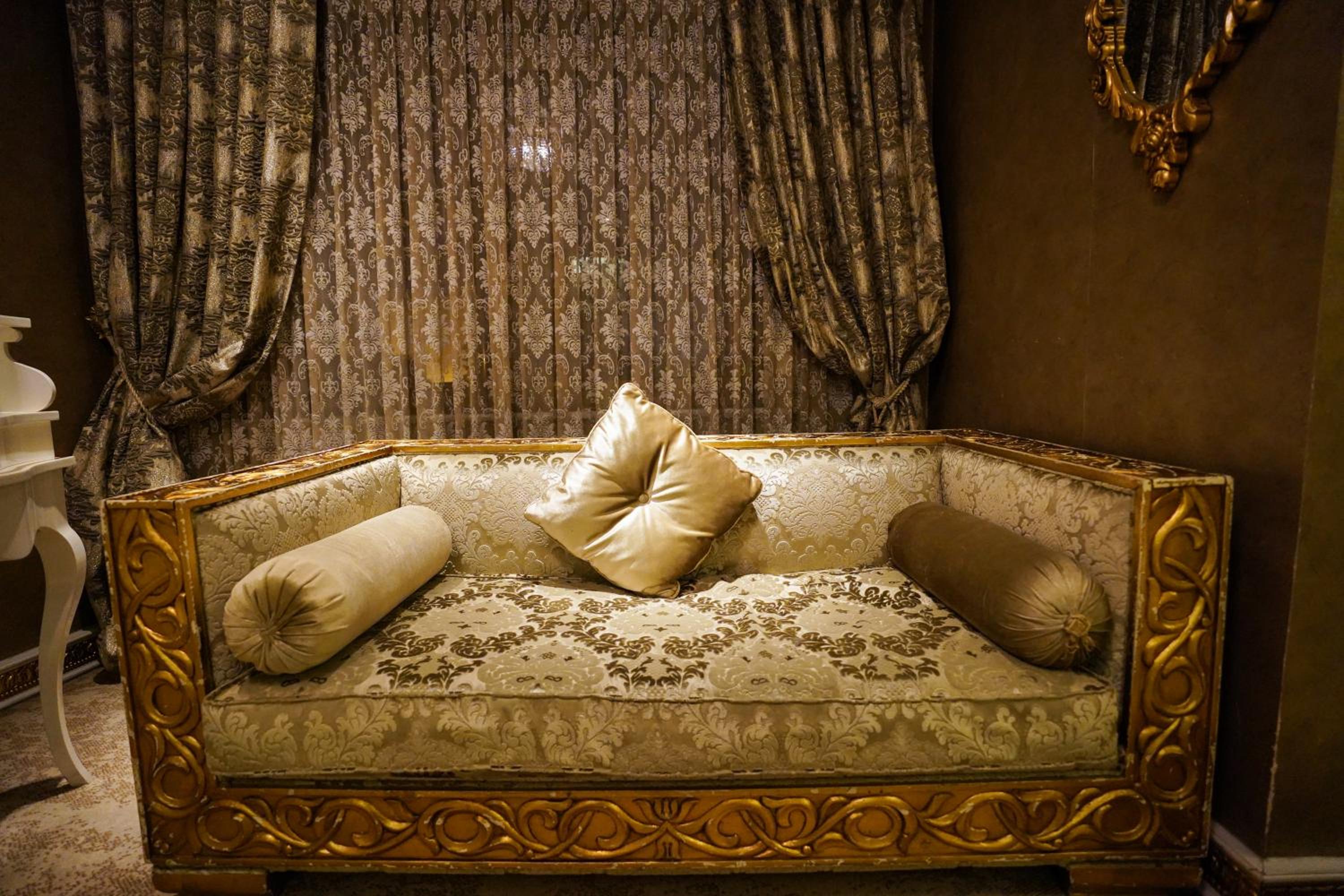 Hotel Buyuk Hamit becomes Buyuk Hamit Otel. - Image 32