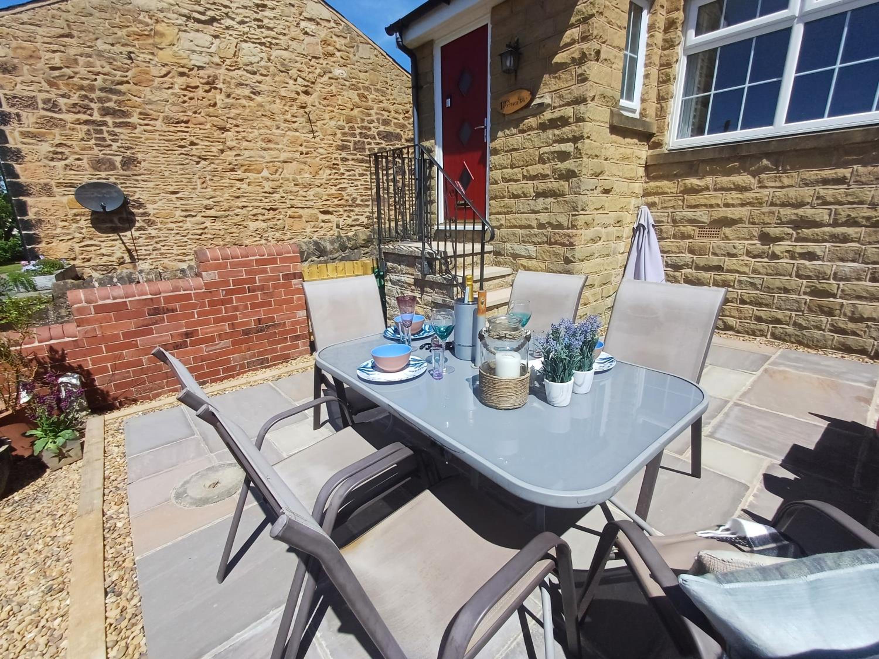 Fox Cottage Thorner view 4