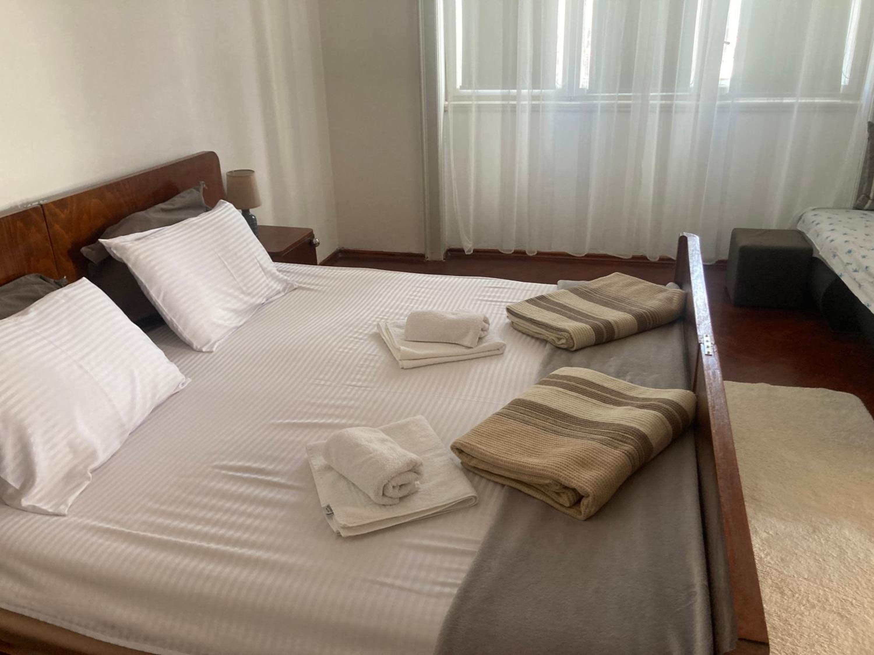 Plaža Stari Grad Budva pjena od mora Beach Apartman