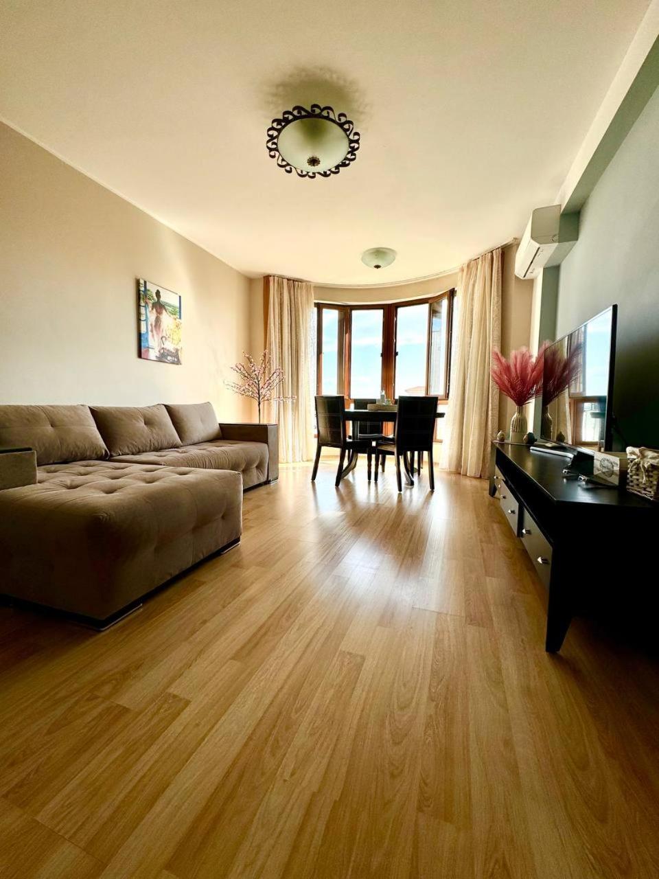Nancy Sea View Apartment