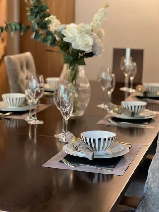 Hotel Wycoller Cottage Listed Building With Hot Tub