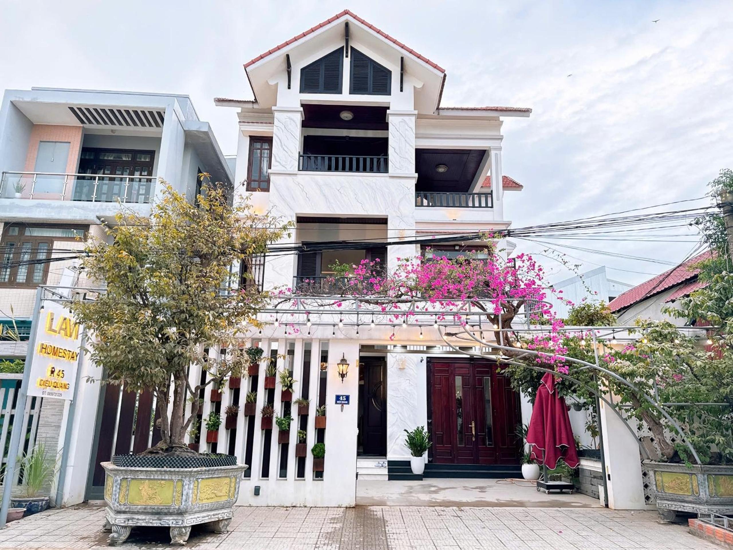 LAVI Homestay