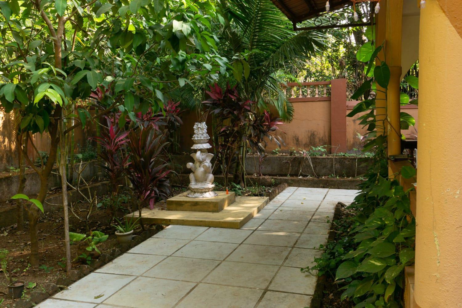 ImagiNation-Artists Hostel, Arambol view 5