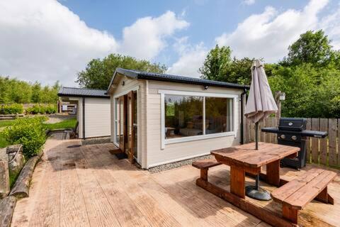 The Oaks Luxury Lodges view 4