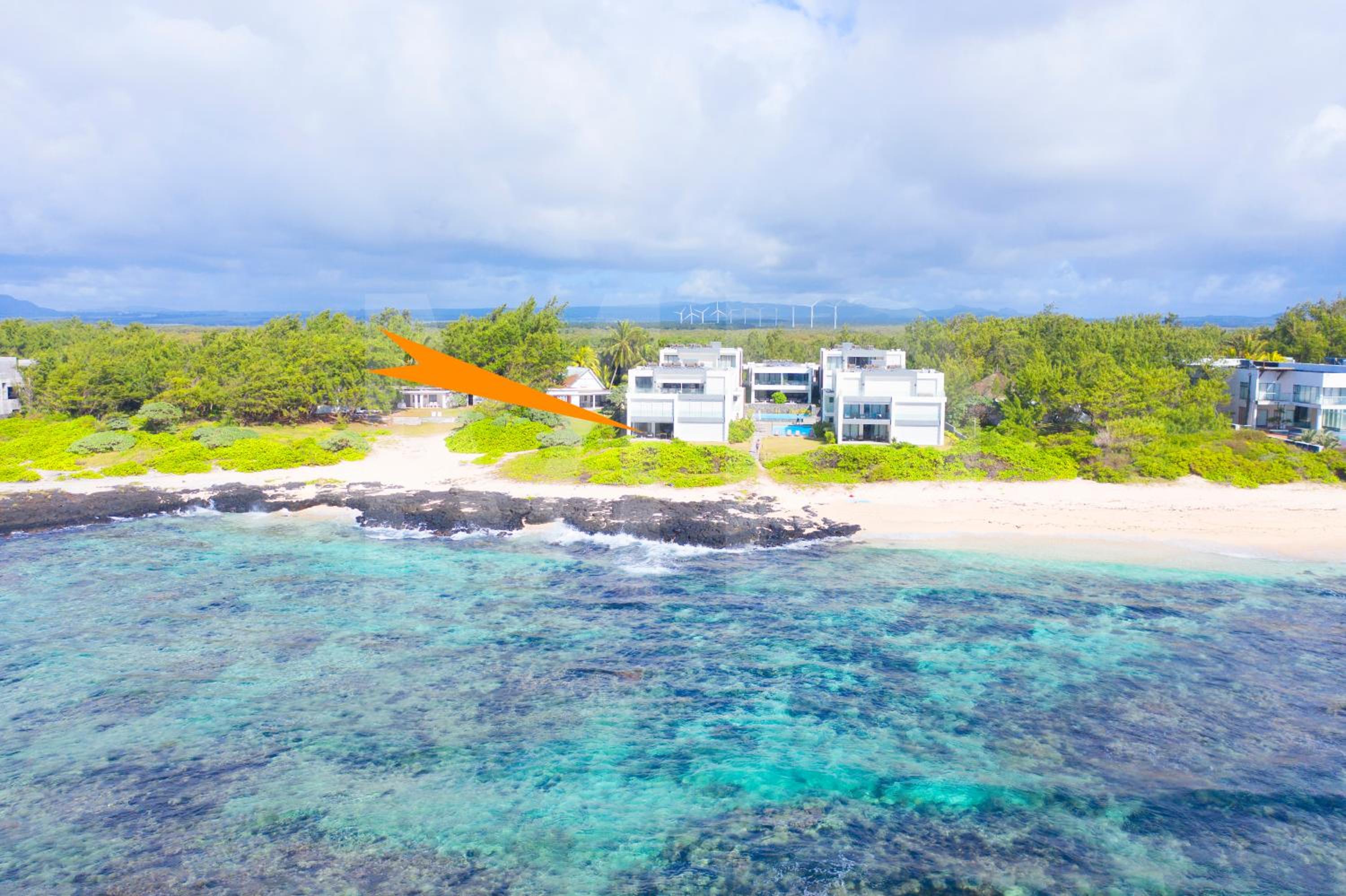 White&Blue Beachfront Luxury Poste Lafayette