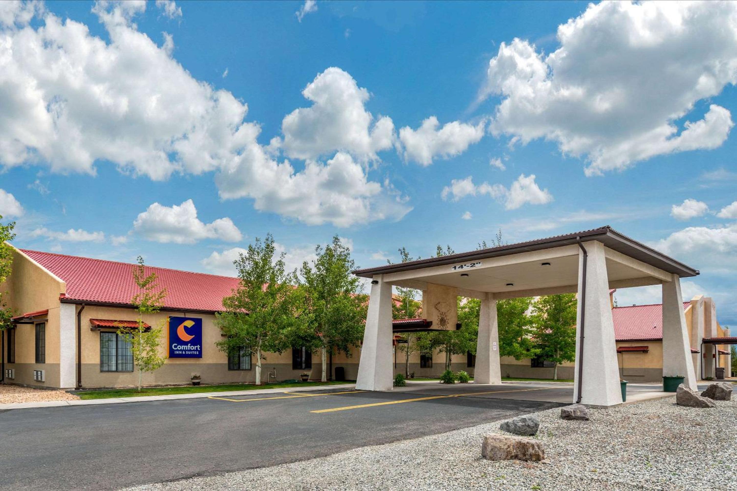 Alamosa Vacations - Comfort Inn  Suites Alamosa - Property Image 1