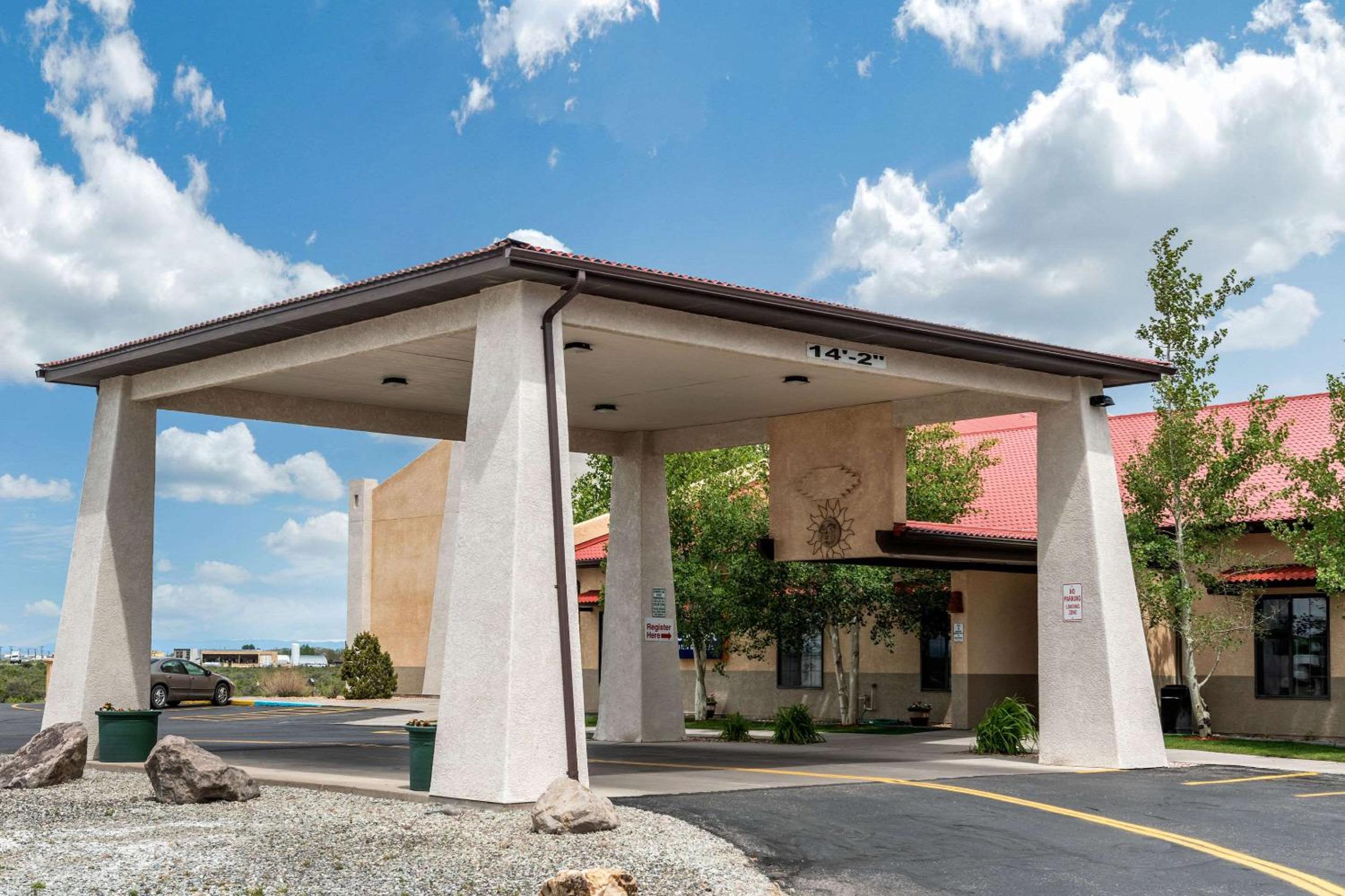 Alamosa Vacations - Comfort Inn  Suites Alamosa - Property Image 2
