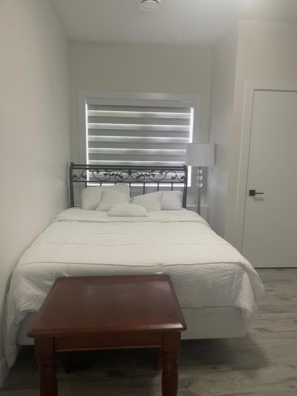 Brand-new three bedroom guest suite in the desirable neighbourhood