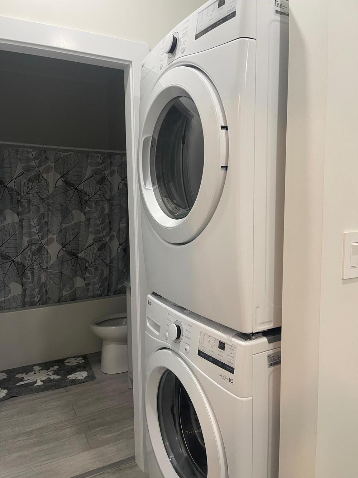 Brand-new three bedroom guest suite in the desirable neighbourhood