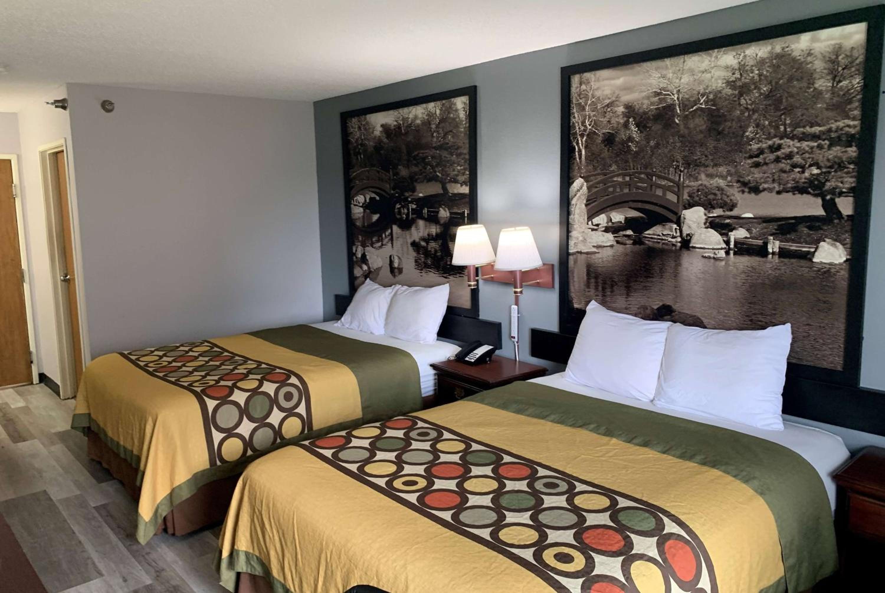 Super 8 by Wyndham Chenoa view 3