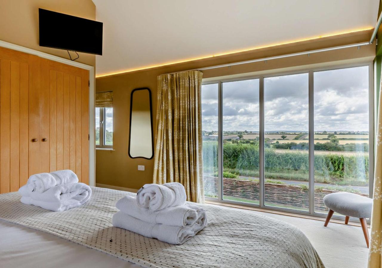 5 Bed in Langham oc-l944