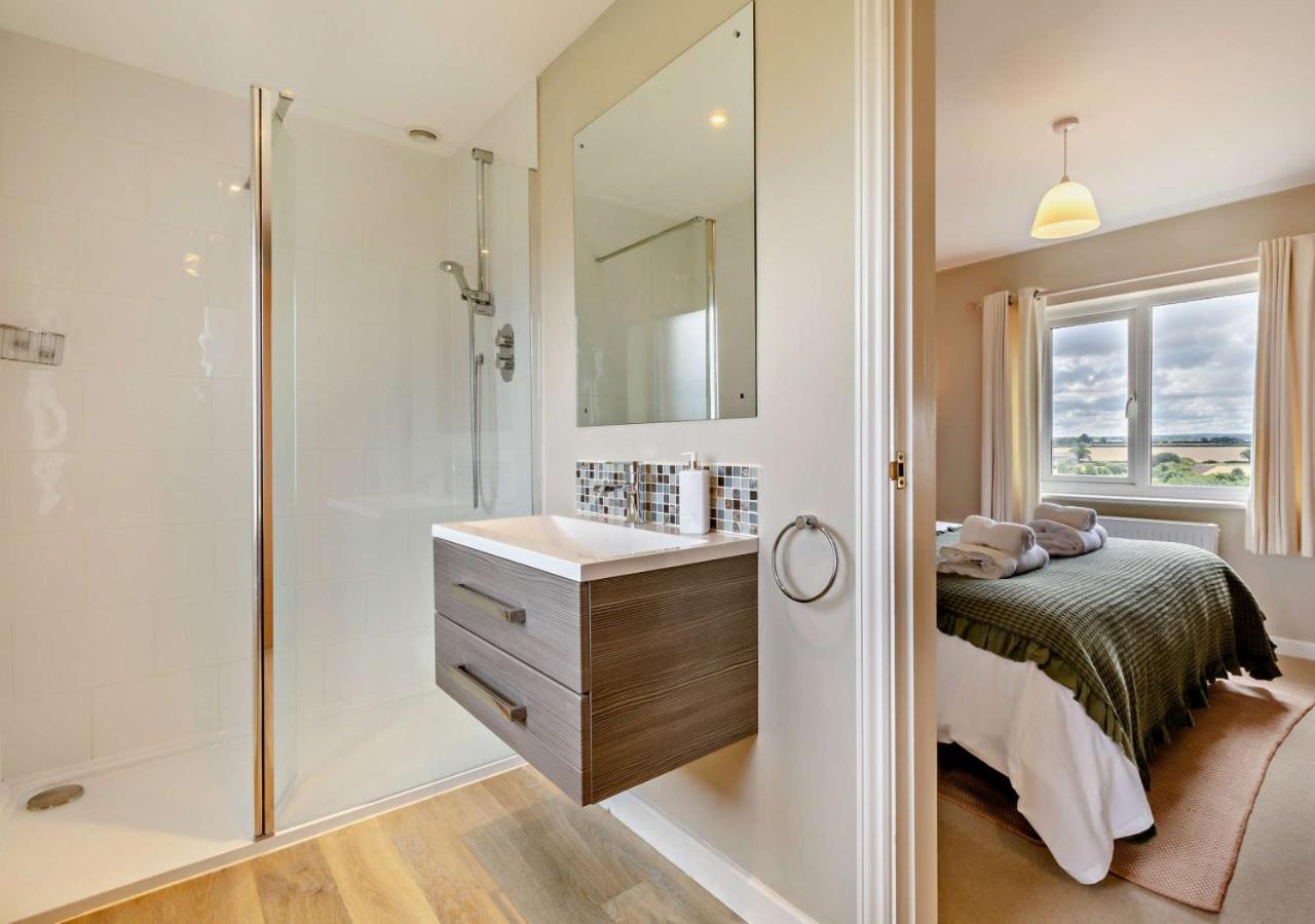 5 Bed in Langham oc-l944