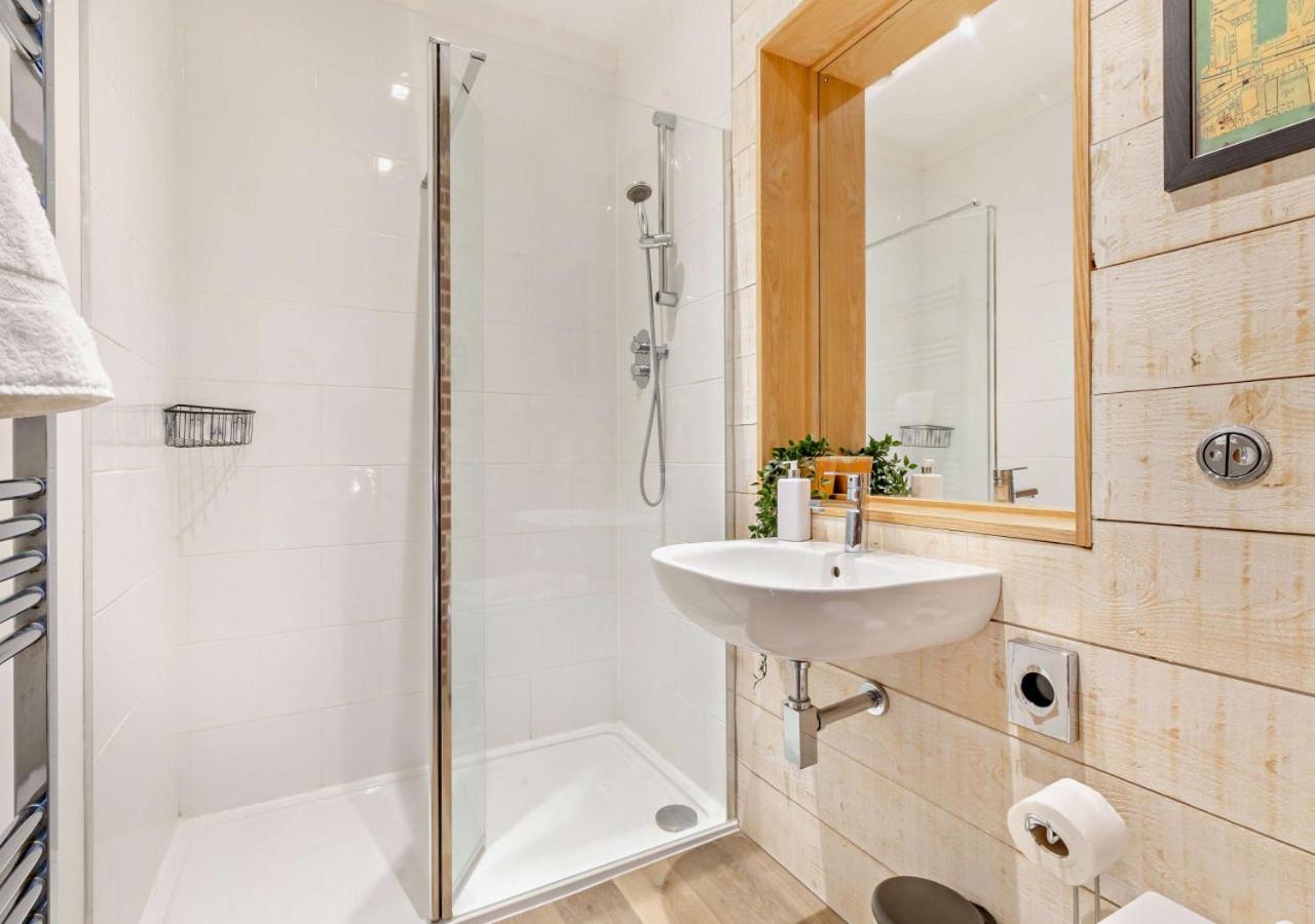 5 Bed in Langham oc-l944