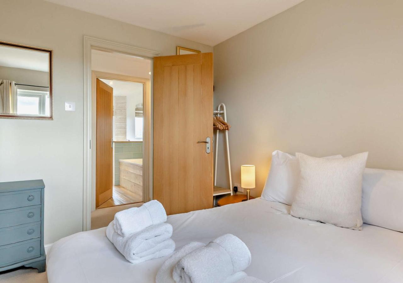 5 Bed in Langham oc-l944