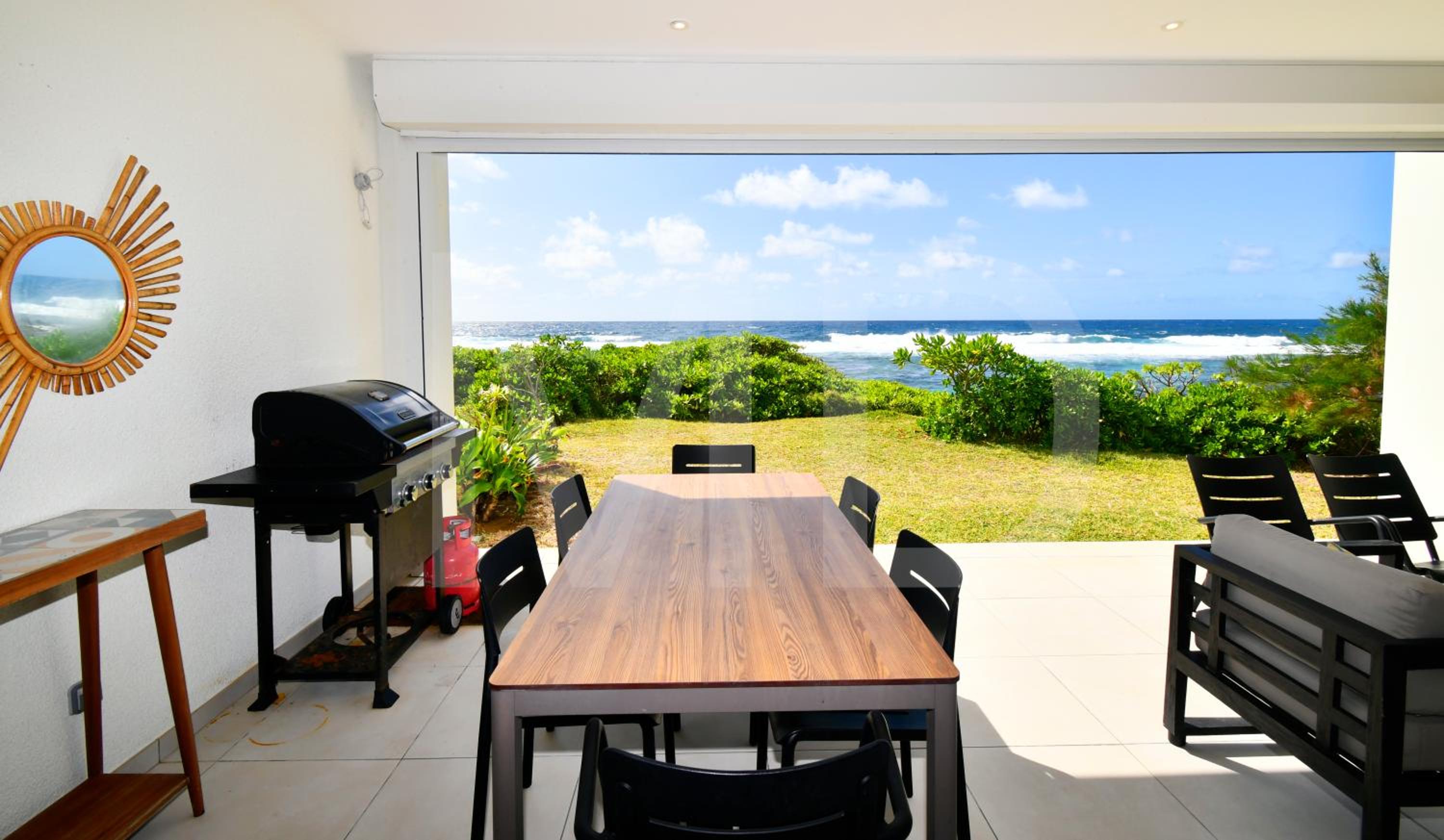 White&Blue Beachfront Luxury Poste Lafayette