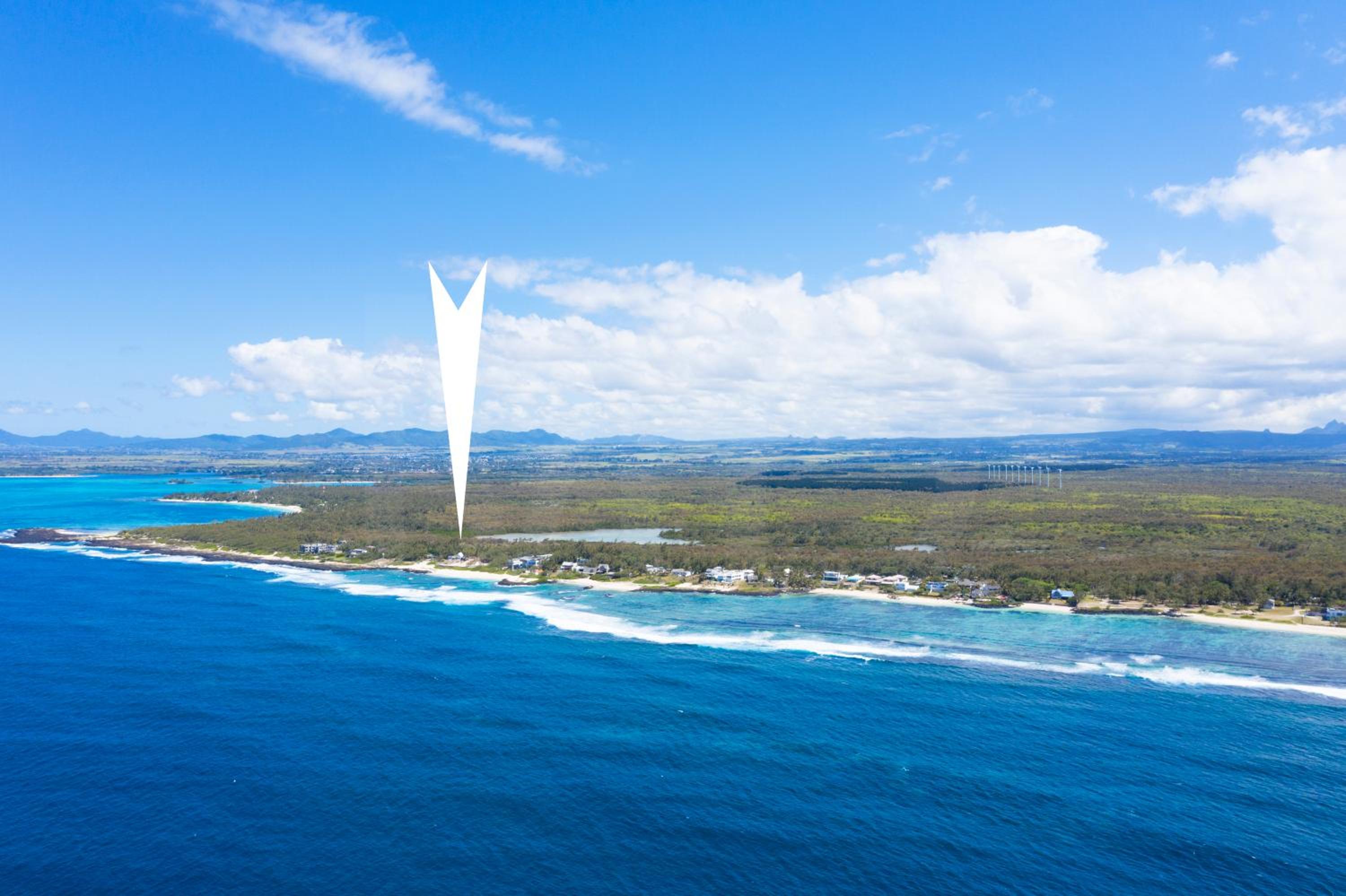 White&Blue Beachfront Luxury Poste Lafayette