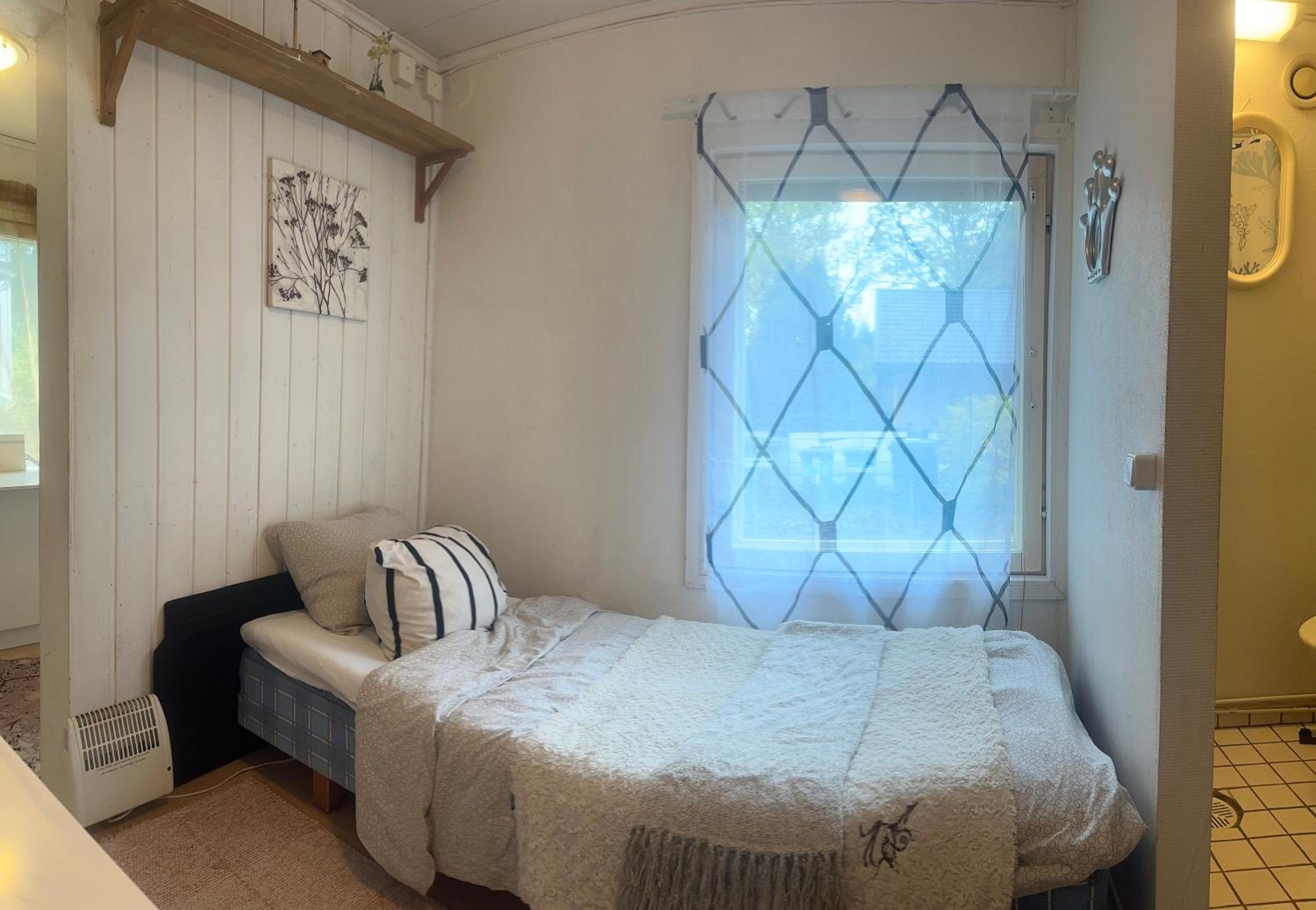 Small wooden house apartment 1 km from river Turku view 3