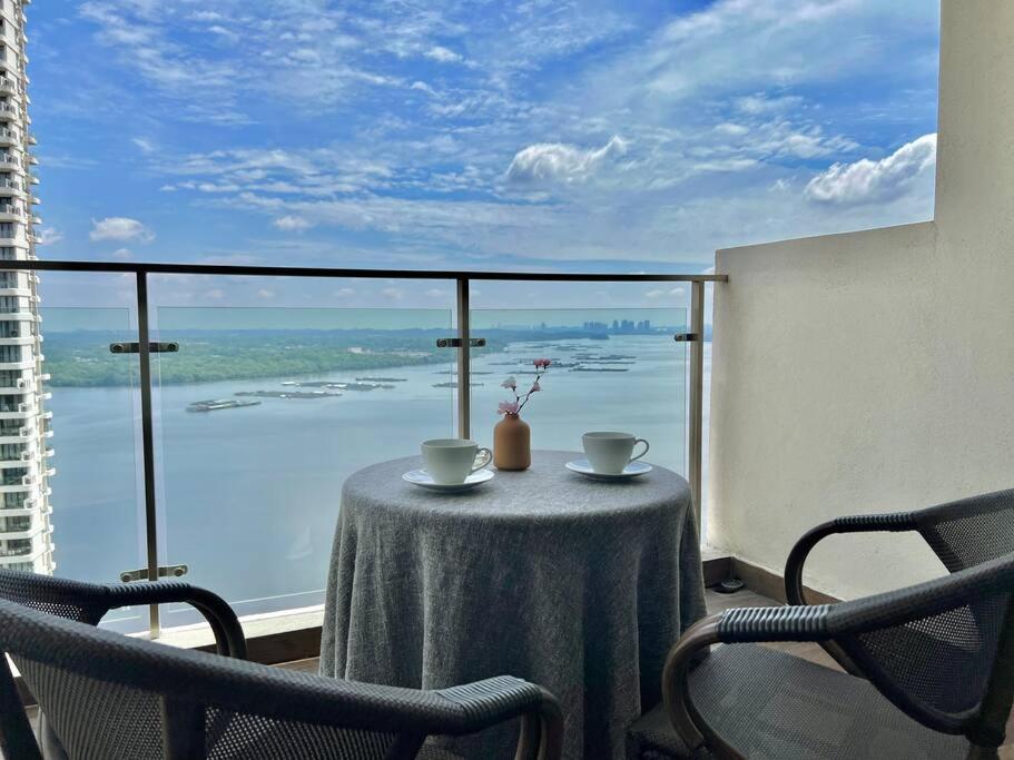 Country Garden Danga Bay Amberside by R9 HomeStay