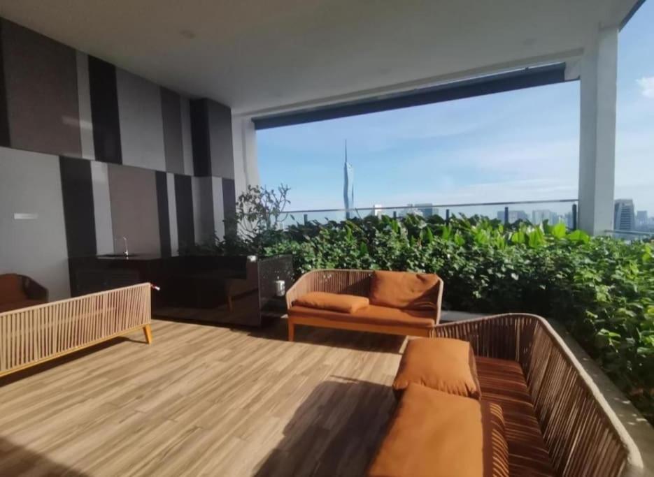 kUALA Lumpur skypool studio