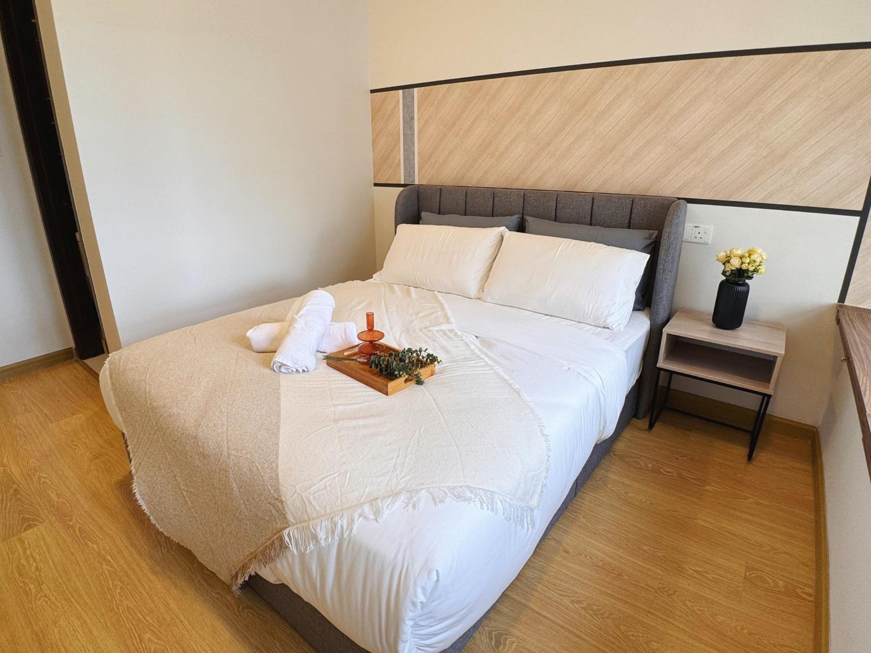 Cozy Beachfront Seaview with 2 CarParks FOC Netflix Access and YouTube Premium 3Beds3Bath 6-11pax by Minshuku