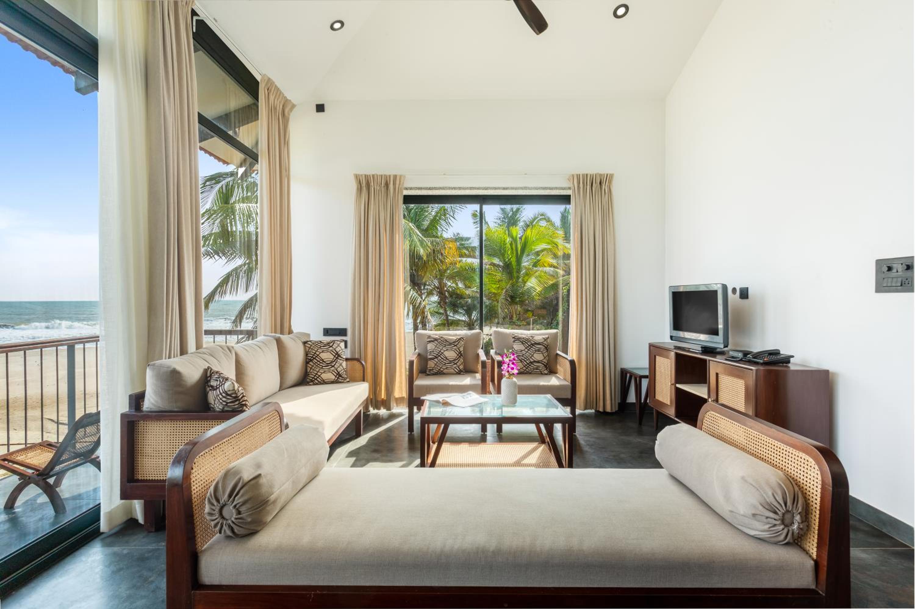 Mangosteen Homestays Khavane Vengurla, Beach Front view 5