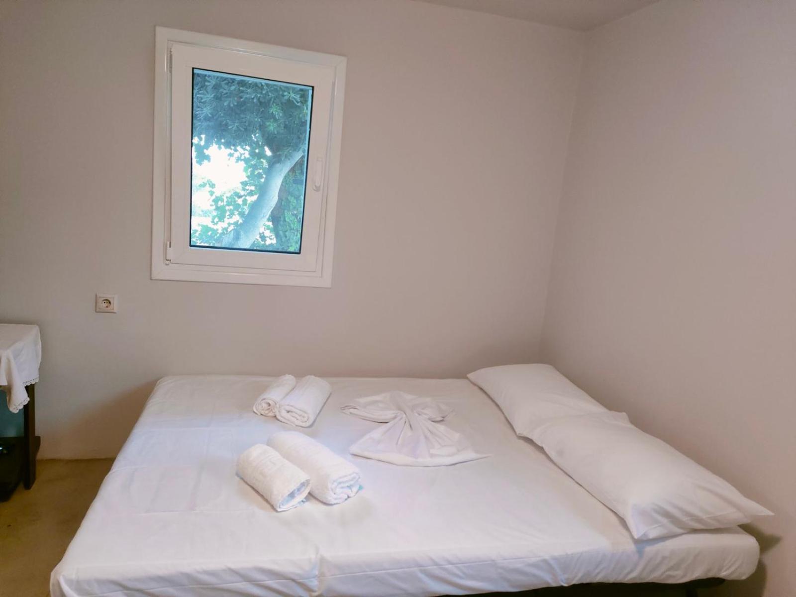 Minimalist Serenity Vravrona - Airport Stay