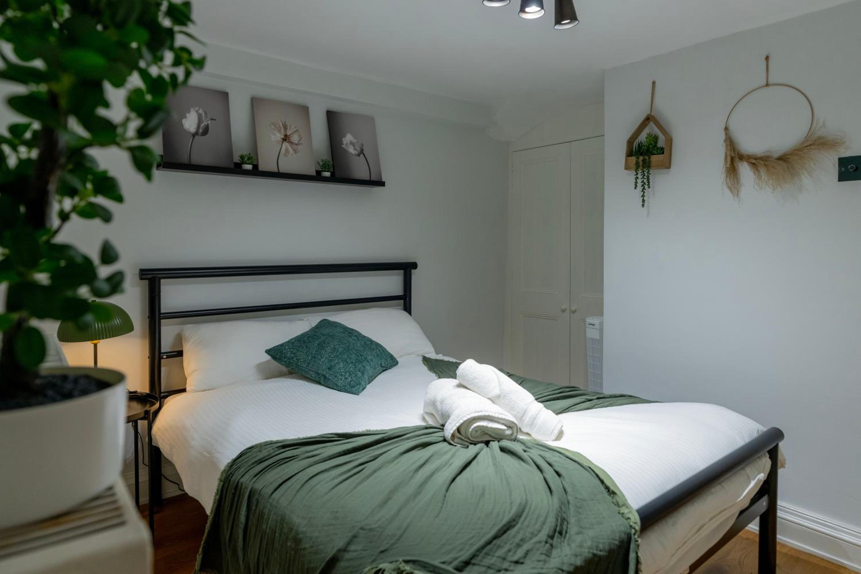 Gorgeous 2bed house in E1