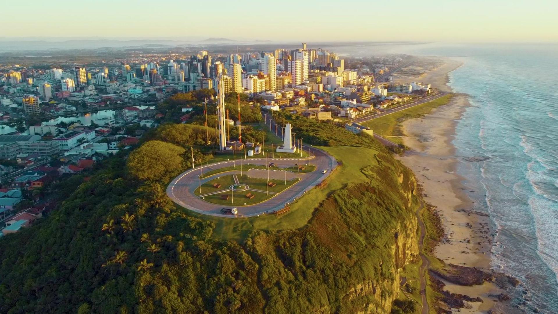 Apartamento Terrazzo com 2 Suítes a 450m do Mar - Região Nobre