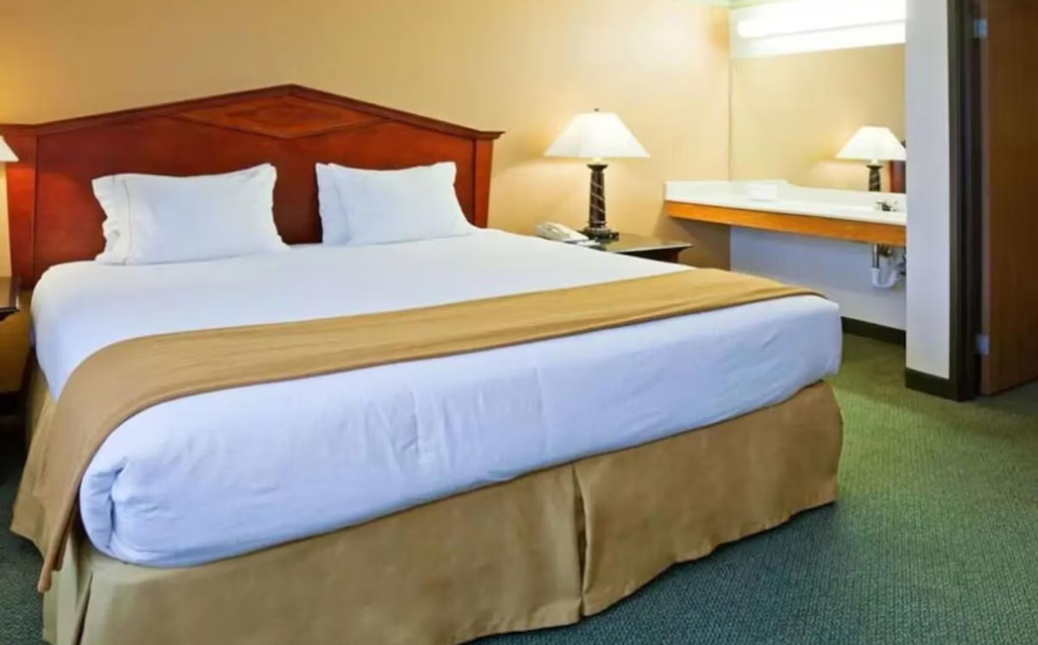 Blue Way Inn Eagan Extended Stay Minneapolis Airport Eagan North MN view 3