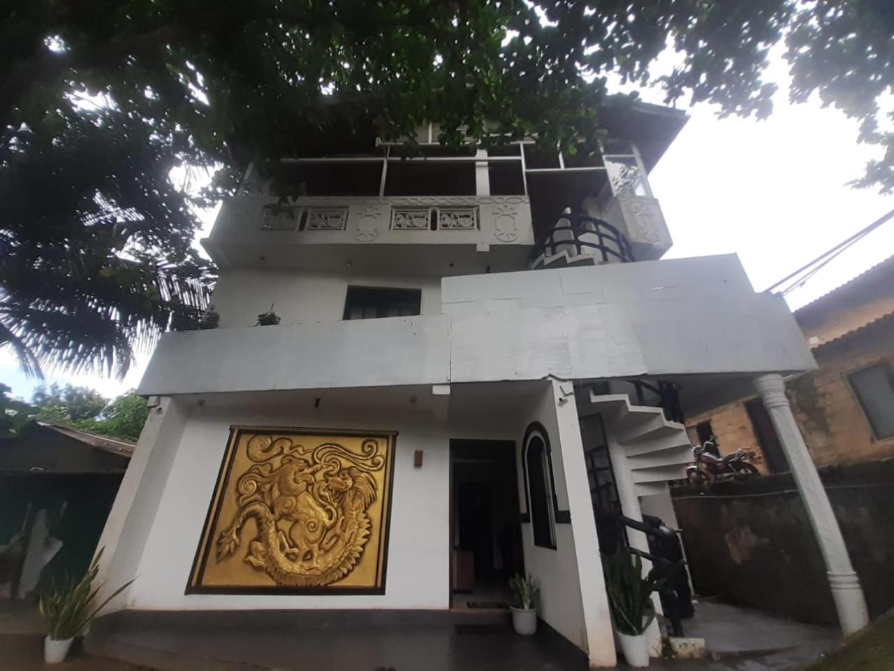 Mount Laveniya Options Resorts