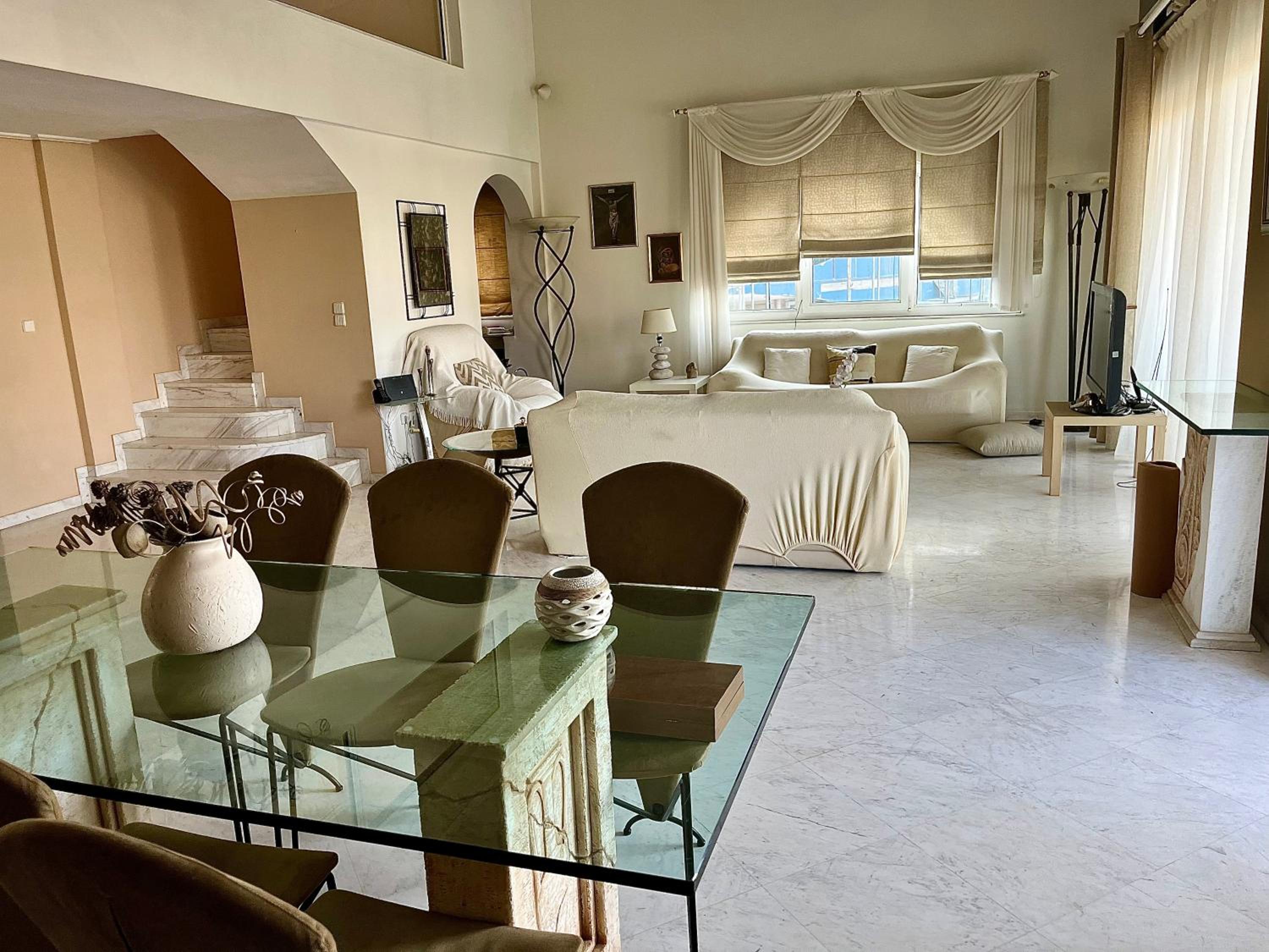 Sylvia's luxurious, spacious & relaxing apartment photo 3