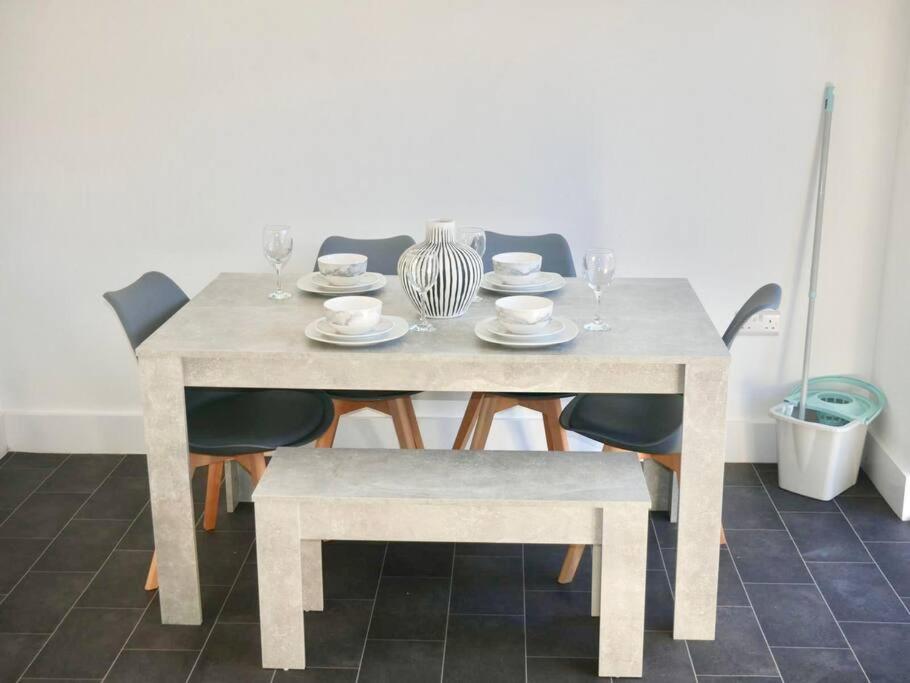 Spacious 4-Bed Semi-Detached Home with Garden