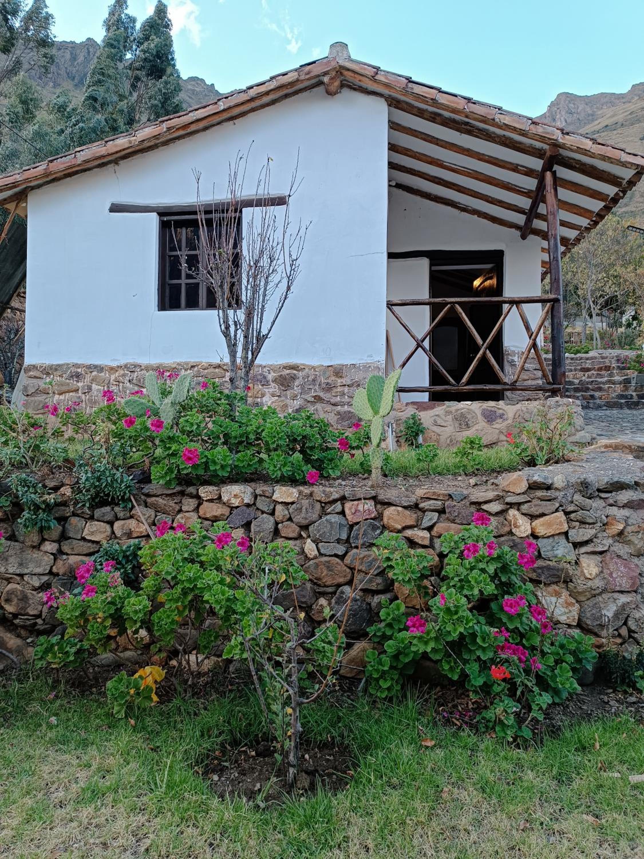 Tika bungalows hotel