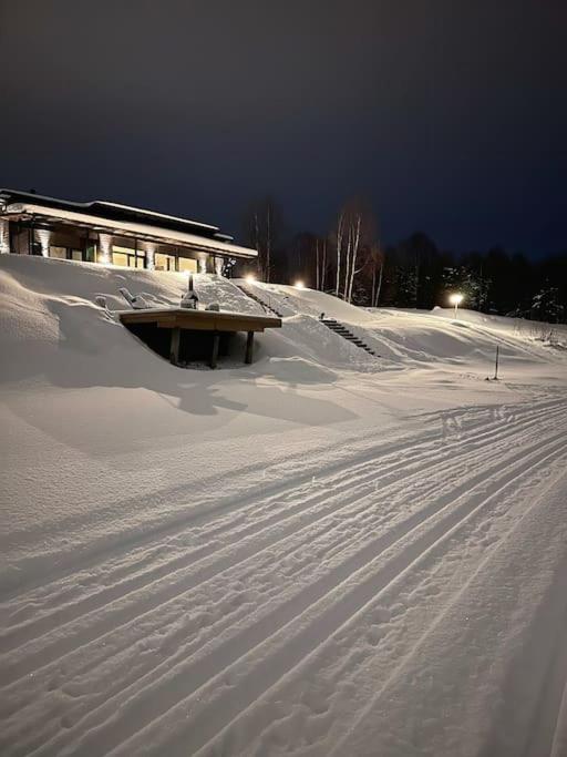 Luxury Arctic Villa With Hot tube & Stunning River View view 3