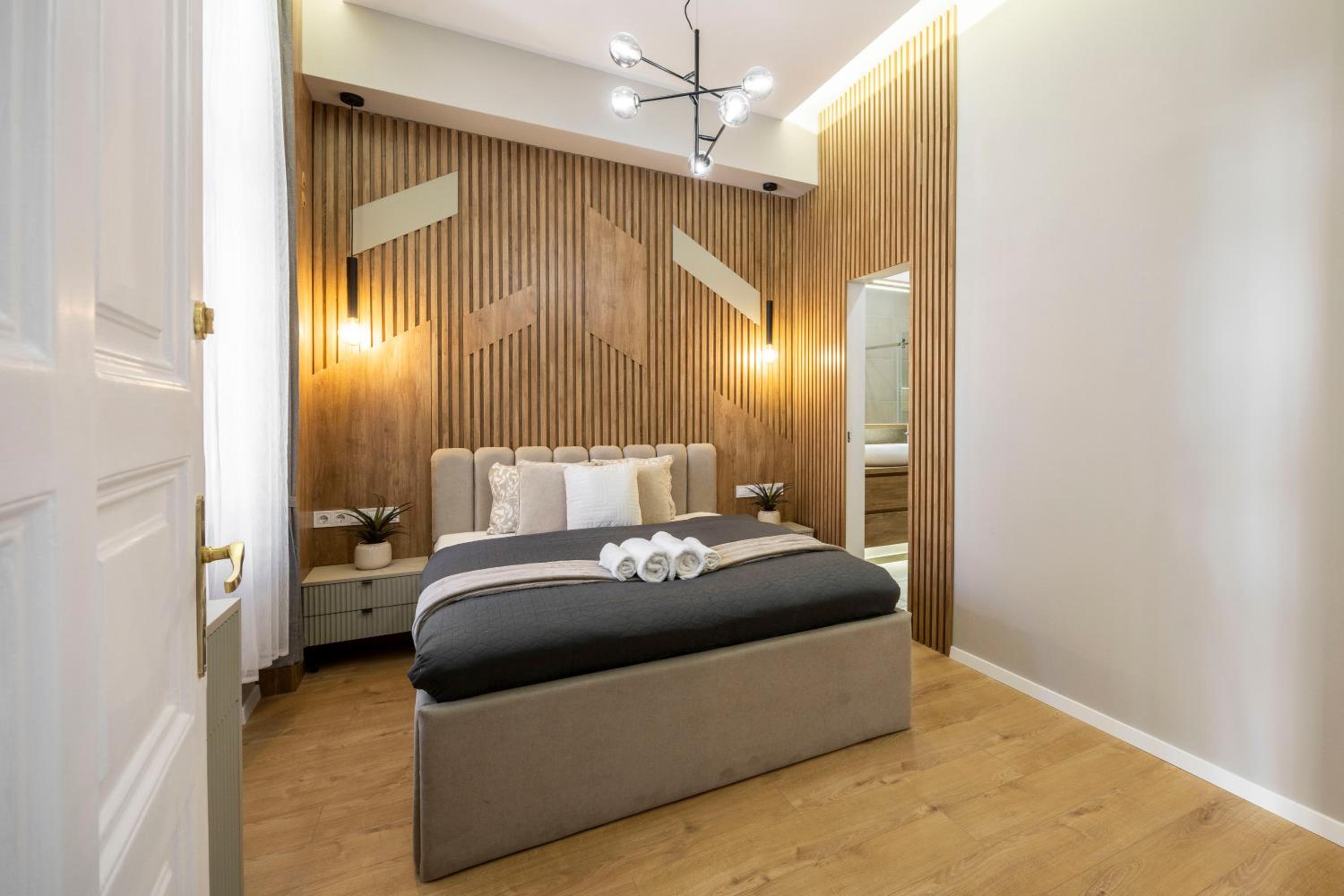 Exclusive n' Spacious Elizabeth Central Suite view 5