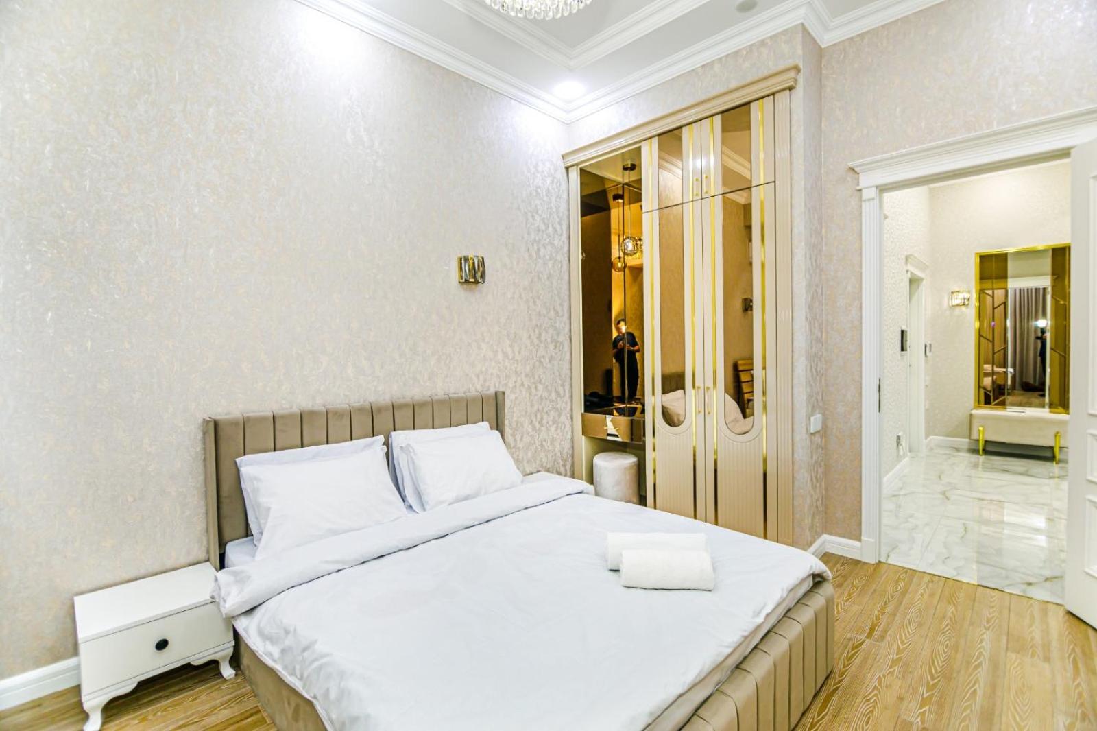 LUXURIOUS APARTMENT in the NIZAMI ST. view 4