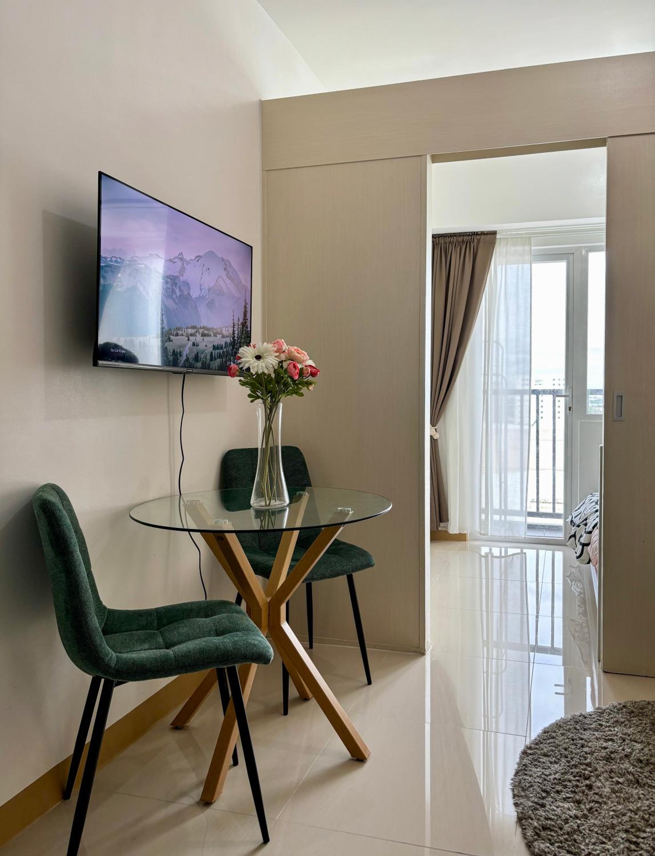 Cozy and Homey 1BR Condo at SMDC South Residences view 3