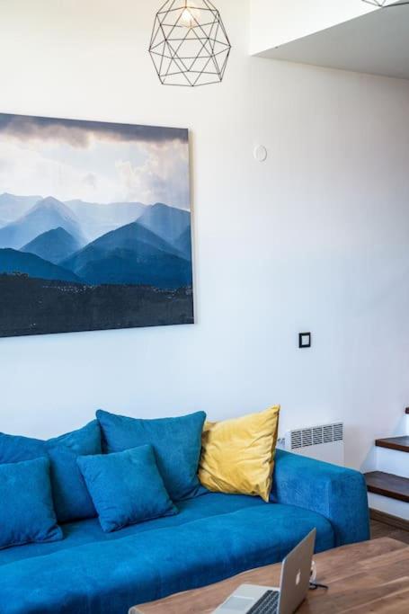 Alpin Penthouse 2 Bedroom with Fireplace and Mountain View