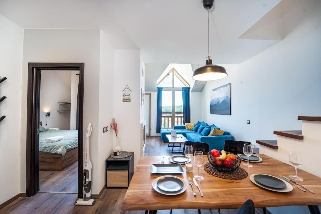 Alpin Penthouse 2 Bedroom with Fireplace and Mountain View