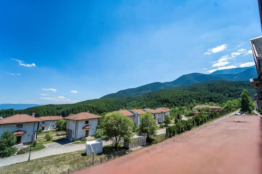 Alpin Penthouse 2 Bedroom with Fireplace and Mountain View